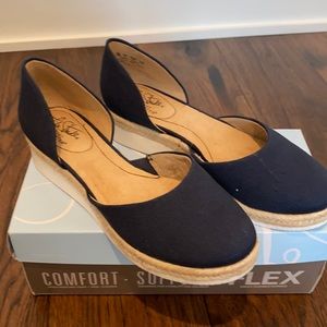 Life stride blue flats